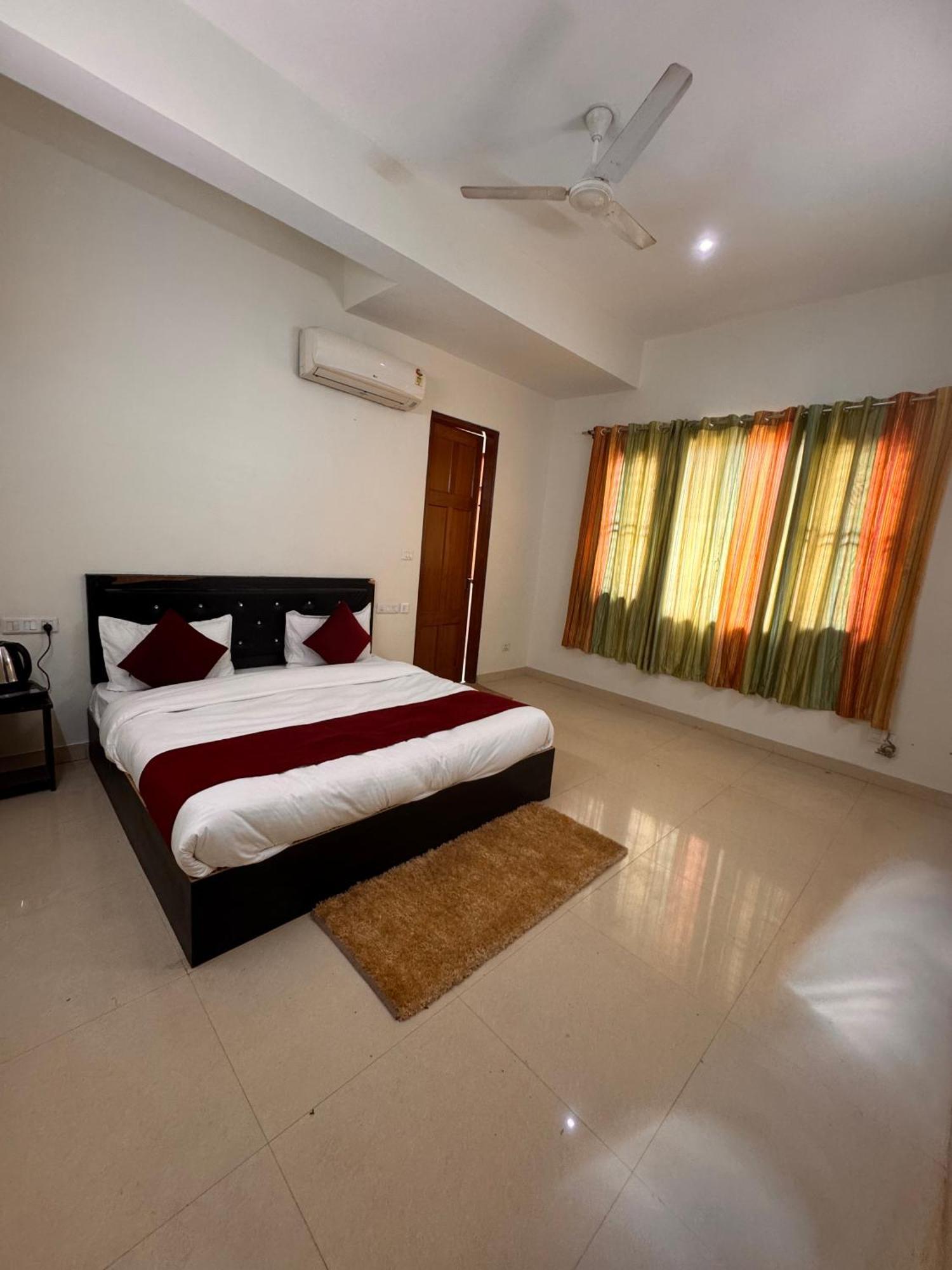 Hl Grand Hotel Lucknow Ngoại thất bức ảnh