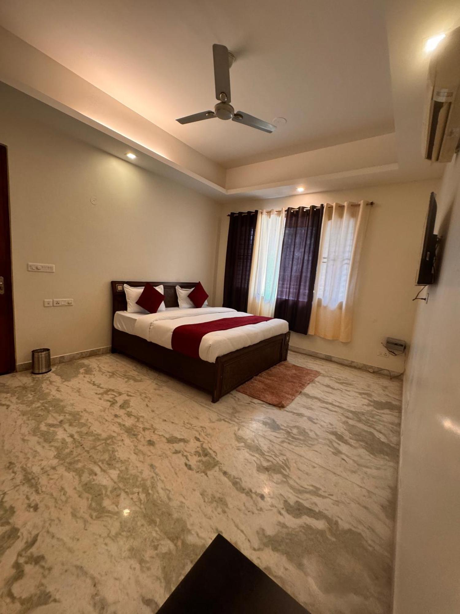 Hl Grand Hotel Lucknow Ngoại thất bức ảnh