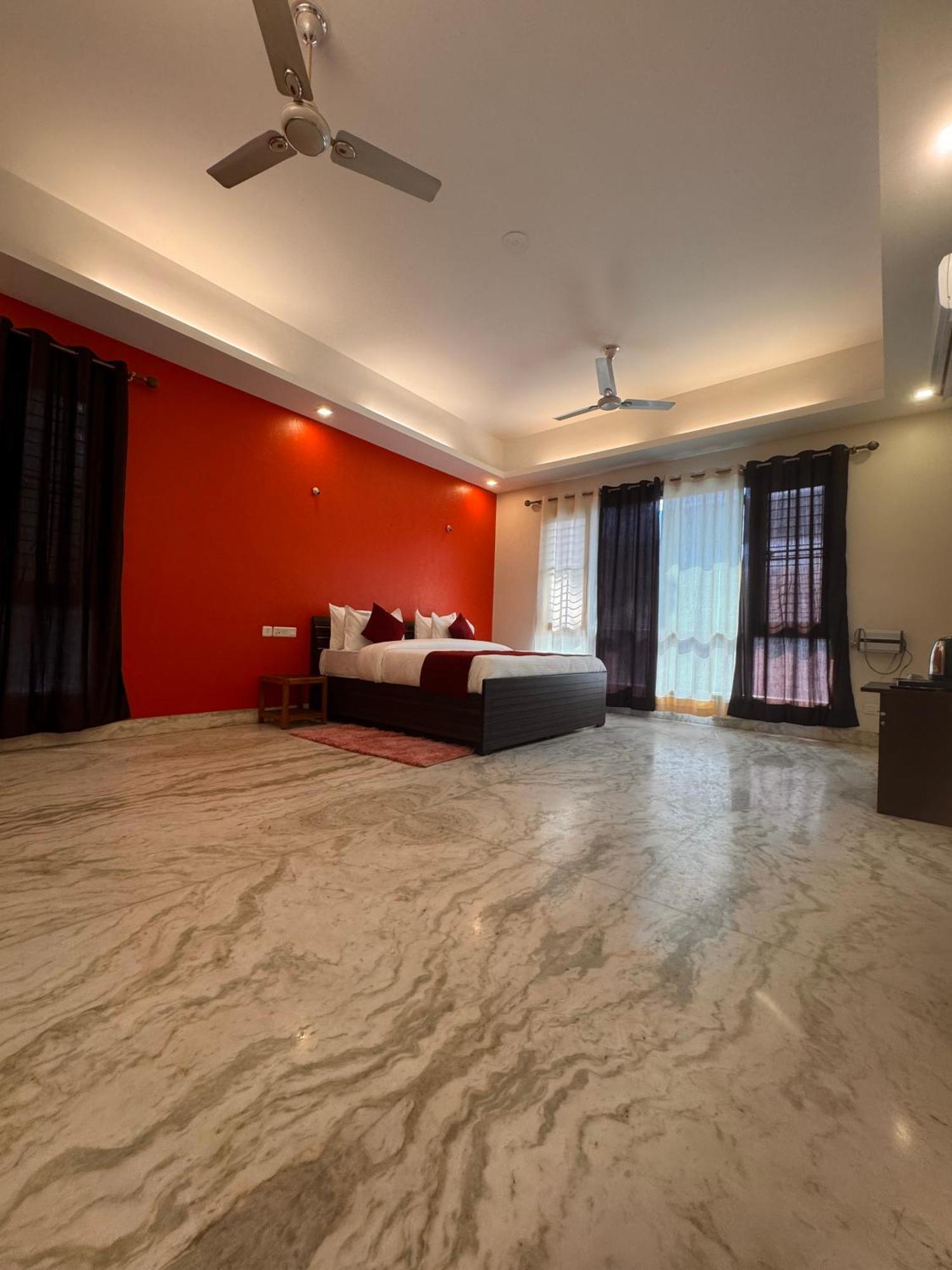 Hl Grand Hotel Lucknow Ngoại thất bức ảnh